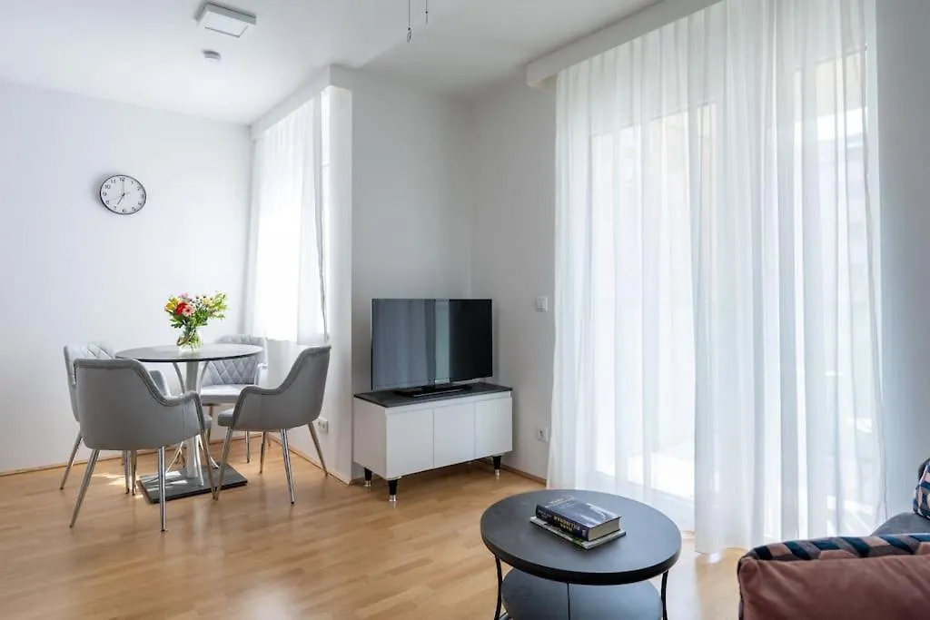 1Br With Balcony, Urban Style By Hm Apartment Vienna