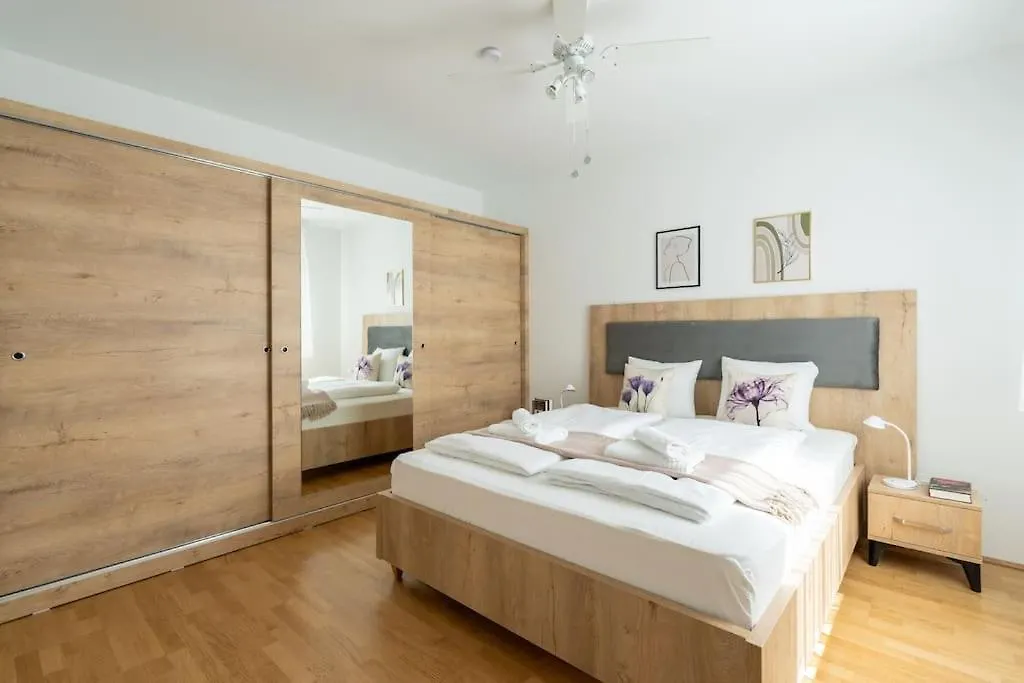1Br With Balcony, Urban Style By Hm Apartment Vienna Austria